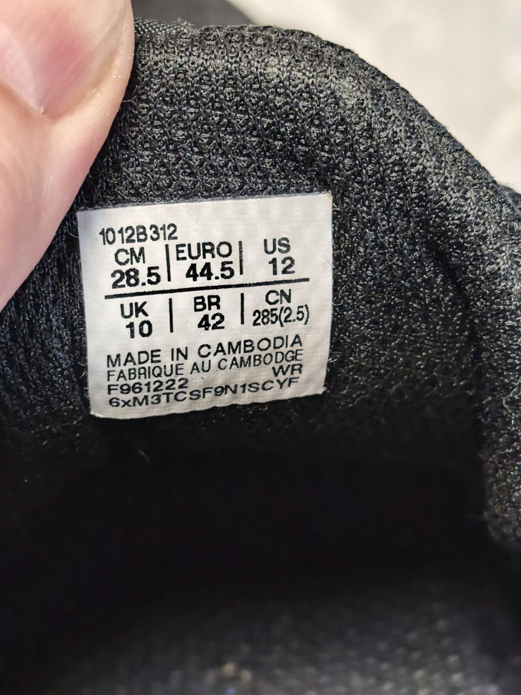 Asics Scarpe da uomo: schwarze Asics Schuhe Gr. 44.5 – Usato da Brüttisellen venduto da kikaninchen79 3