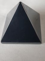 Schöner Hämatit Stein Pyramide Deko Figur 40 40 40 mm
