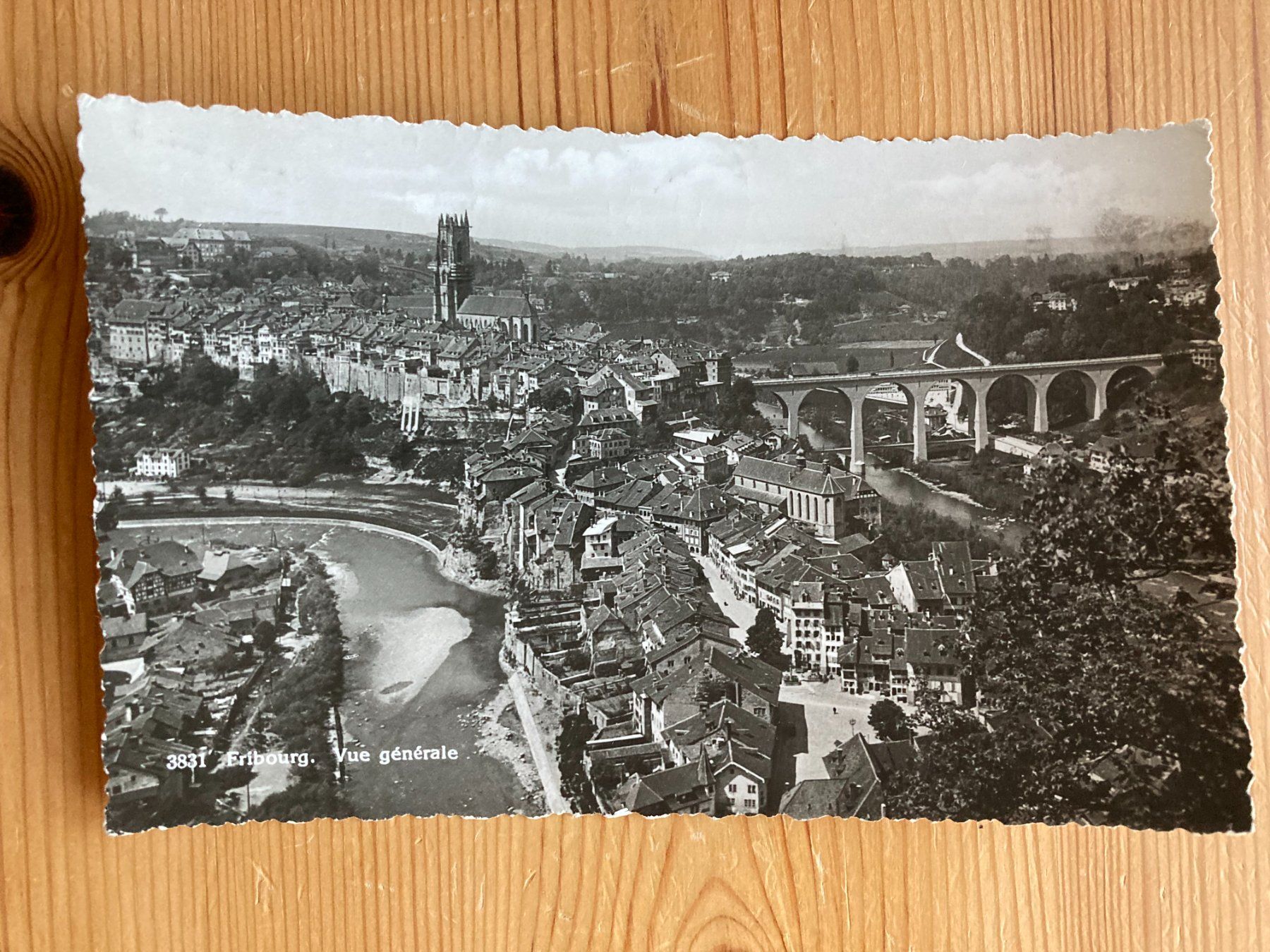 Cartoline postali: Fribourg - Vue générale - AK 1935 – Usato da Oberuzwil venduto da Henri09