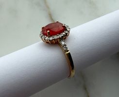 Ring mit Feueropal & Diamanten – Gelbgold