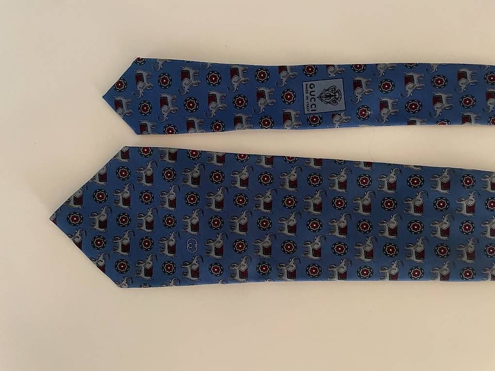 Cravates: Gucci Krawatte mit Elefantenmuster – D'occasion à Häfelfingen par JeremiasR 1