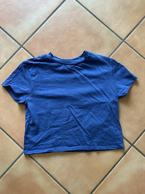 T-Shirts: Damen Cropped T-Shirts Set – Gebraucht aus Hitzkirch von mar_6xlt