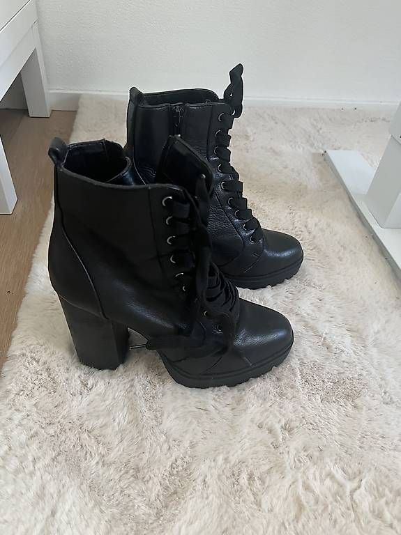 Scarpe da donna: Schwarze Stiefeletten von Steve Madden – Usato da Ennetbürgen venduto da nat_8vld