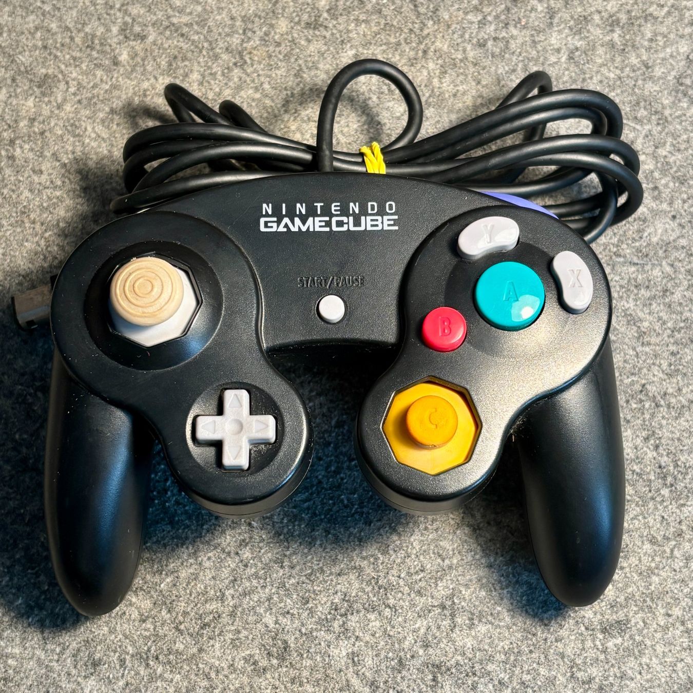 Nintendo Manettes: Gamecube Controller Original Schwarz – D'occasion à Mollis par GamingCorner