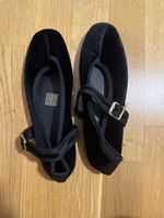 Damen Ballerinas Samt schwarz mit Riemen guter Zustand
