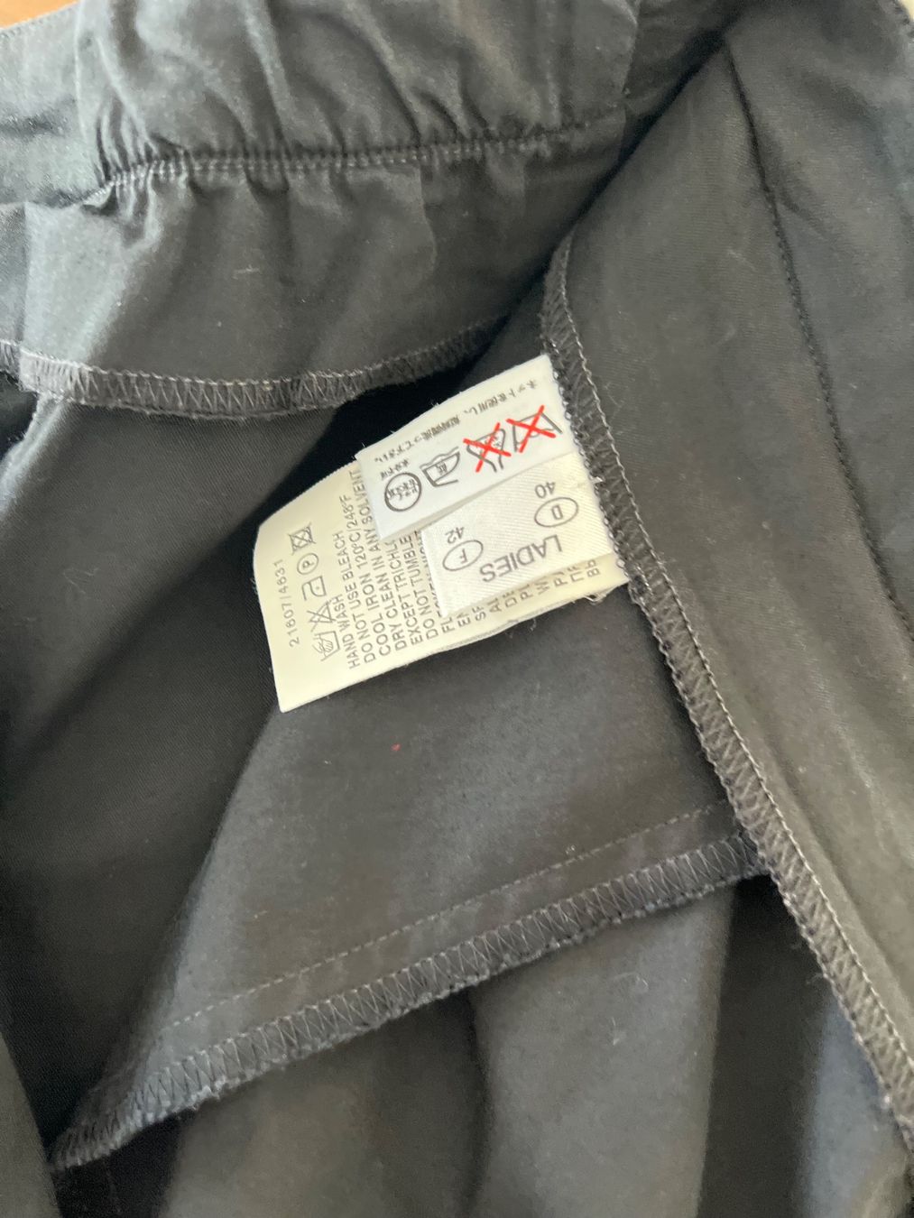 Aigner Gonne: Aigner- Schwarzer Sommerrock, Gr. 38/40 – Usato da Ebmatingen venduto da Mistelu 2