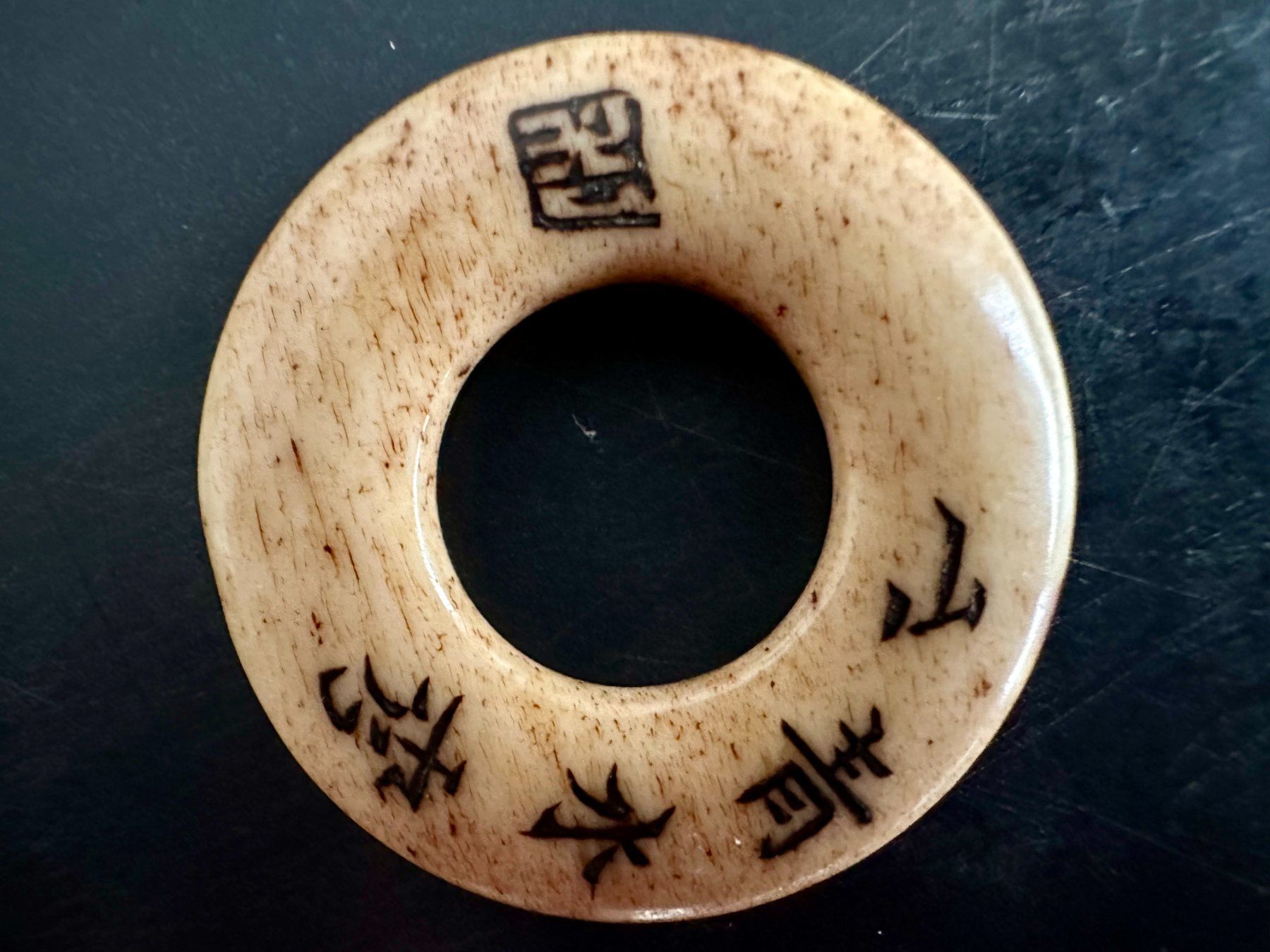 Anhänger: China Amulett aus Knochen alt – Gebraucht aus Basel von chinarh891 2