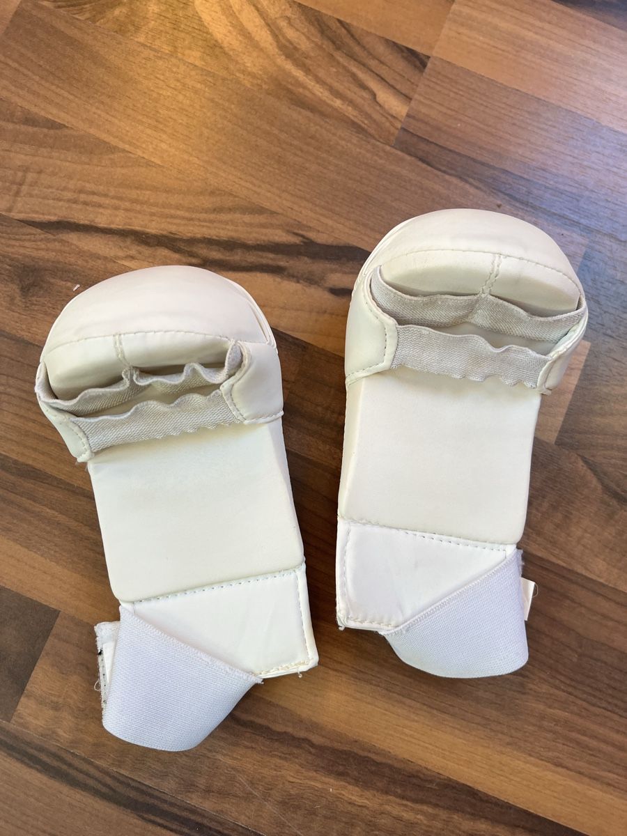 Kinderhandschuhe: Karate Faustschutz, Handschuhe Kumite – Gebraucht aus Toffen von Schnacker 1