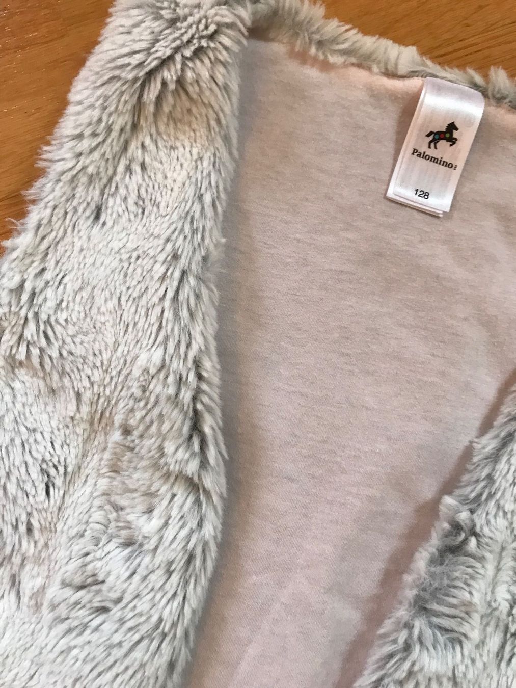 Altro abbigliamento per bambina: Weste aus Kunstfell – Usato da Spiez venduto da HomeShoppingSpiez 1