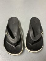 Crocs Zehentrenner schwarz weiss Grösse 42 gebraucht