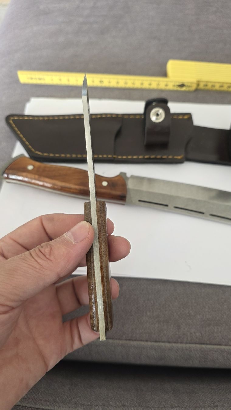 Accessori: Handgefertigtes Messer-Set mit Lederscheide  – Nuovo e nell'imballaggio originale da St. Margrethen SG venduto da Duezenli61 5