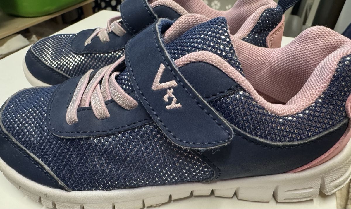 Scarpe per ragazze: Turnschuhe Gr. 30 – Usato da Grabs venduto da Shelly_87 1