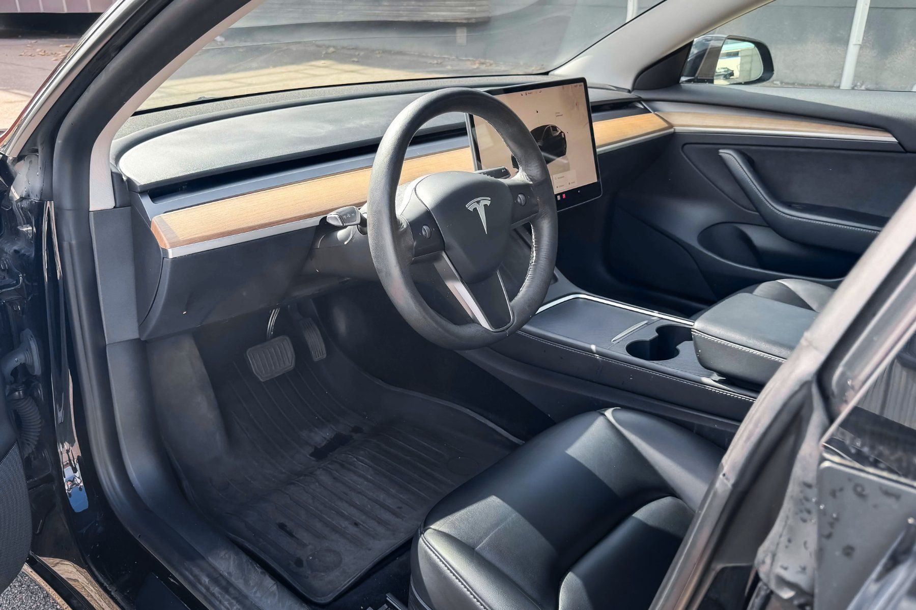 Tesla Autos: Tesla Model 3 SR RWD P – Gebraucht aus Sirnach von cartrade24_bucan 6