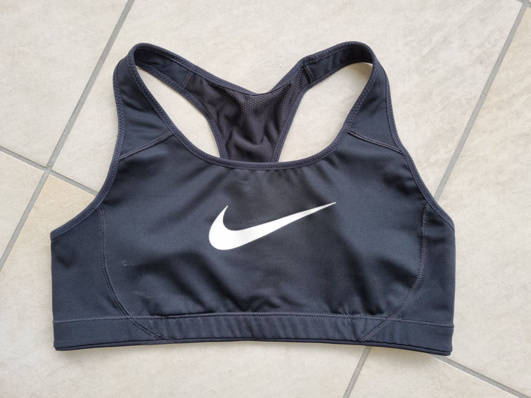 Nike Top: Nike Sport Bra black M – Usato da Schüpfheim venduto da Rezwel