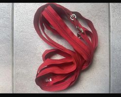 Roter Reissverschluss, Länge 4 Meter