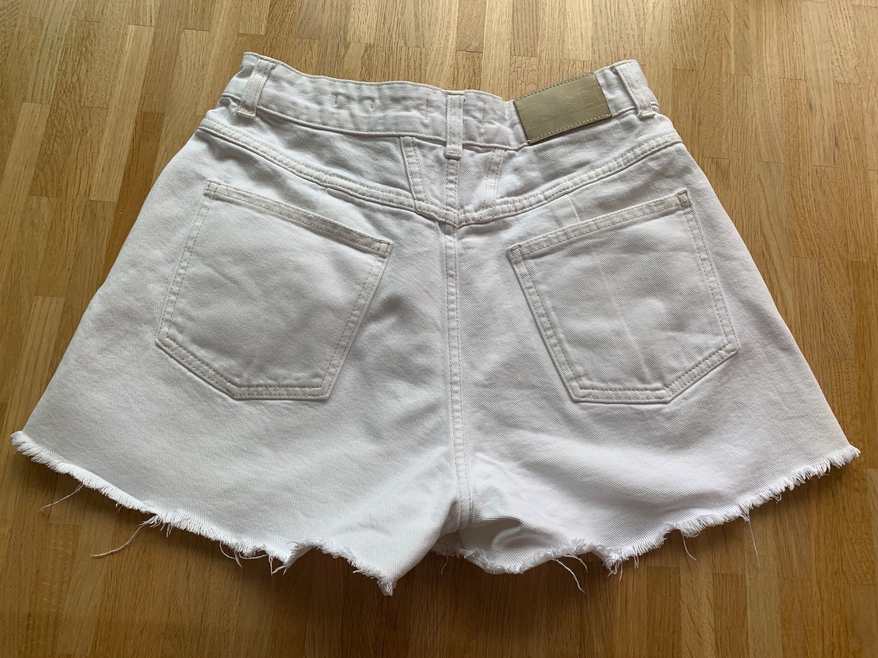 Closed Pantaloni: Closed Denim Shorts Jocy-X – Usato da Zürich venduto da MK124 1