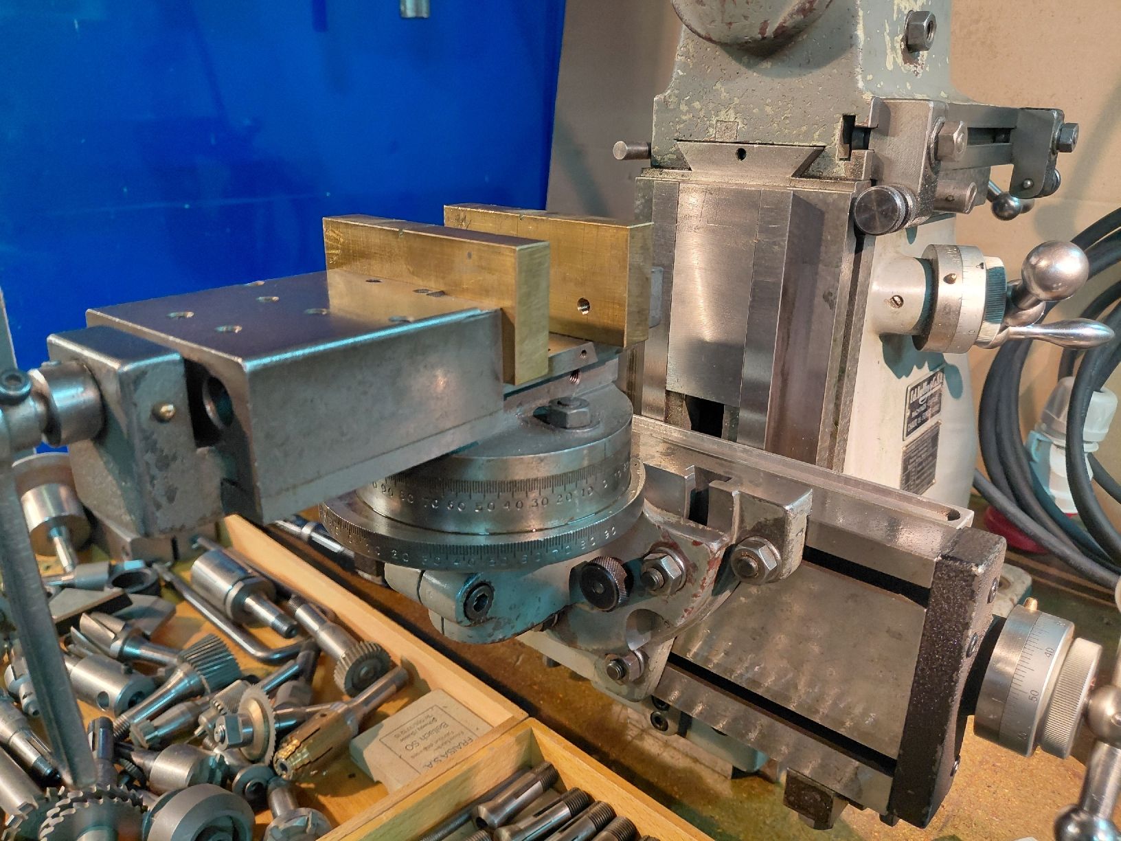 Sixis Tutte le macchine: Sixis 101 Fräsmaschine  – Usato da Schüpfen venduto da Marathon013 4