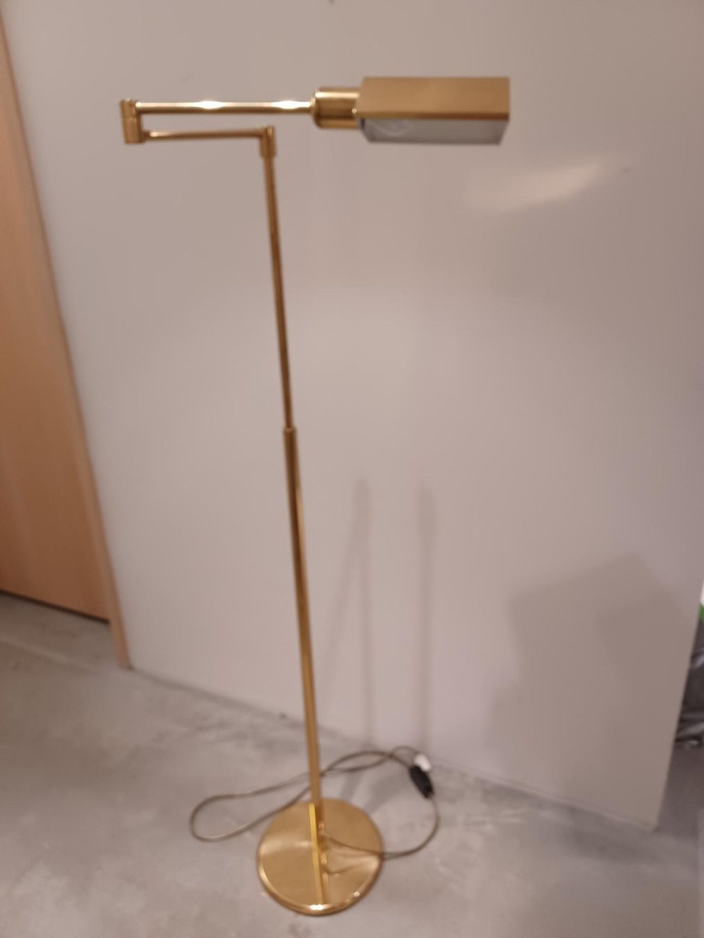 Lampade: Stehlampe (Messing) – Usato da Dinhard venduto da Maffina