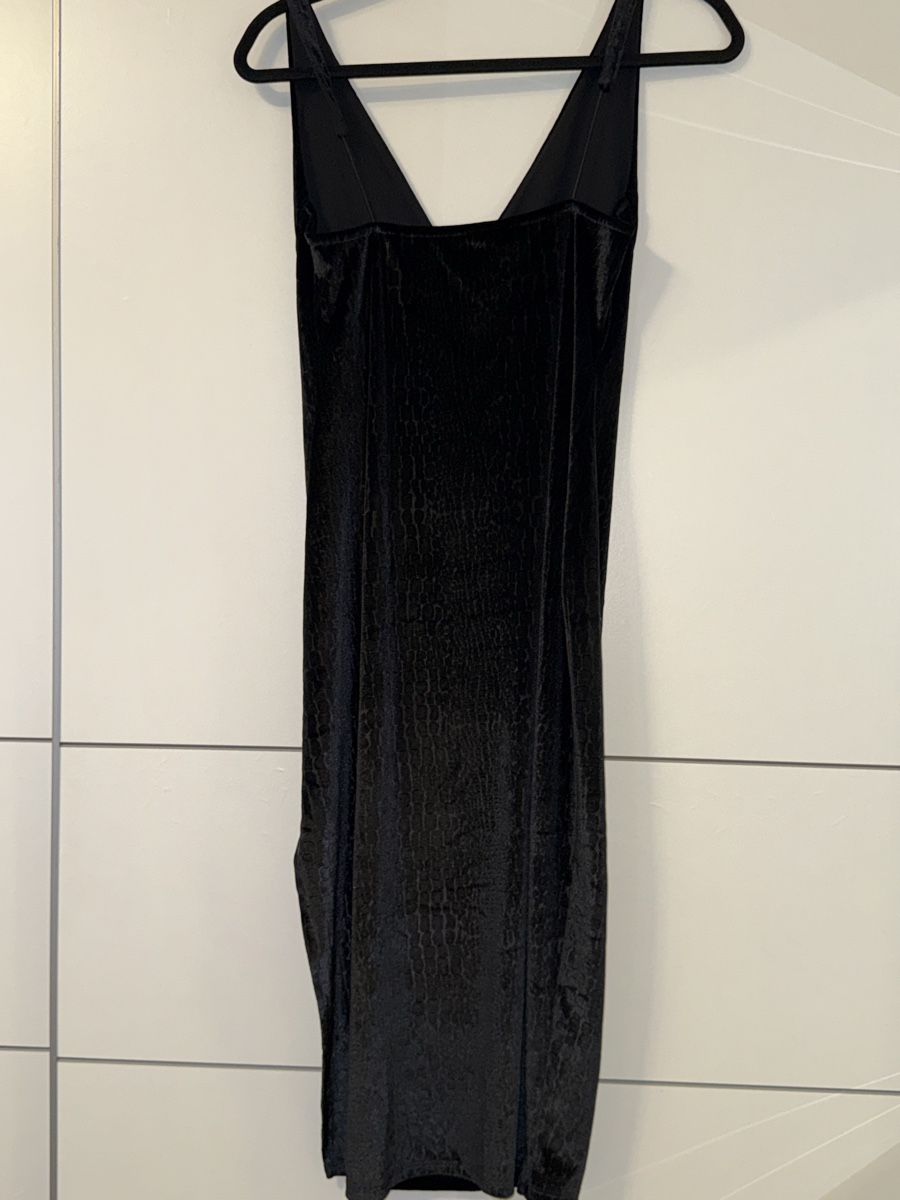 Kleider: SCHWARZES SAMTKLEID MIT SCHLANGENMUSTER – Gebraucht aus Schlieren von kle_dis 2