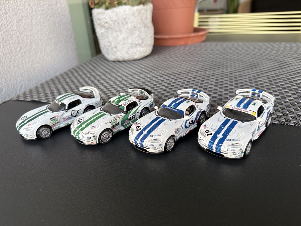 Modellini d'auto: Dodge Viper GTR Le Mans - 1/43 - Universal Hobbies – Usato da Wolfwil venduto da Rolex1