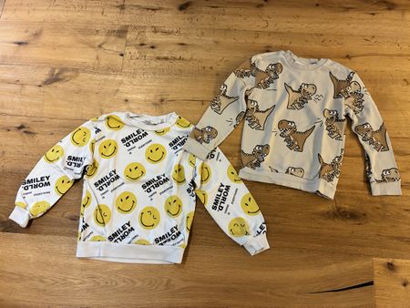 2 H&M Pullover / Smiley und Dino / Grösse 122/128