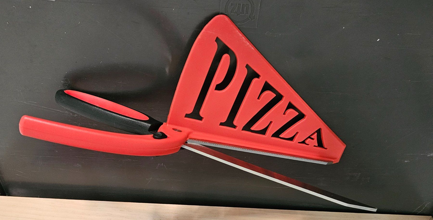 Elettrodomestici da cucina: Pizzaschere rot mit Klingenschutz neuwertig – Usato da Menziken venduto da sura76 7