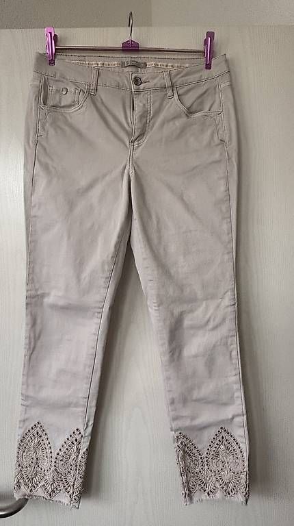 Hosen: NILE Stoffhose beige Grösse M – Gebraucht aus Biel/Bienne von Izzybizzy