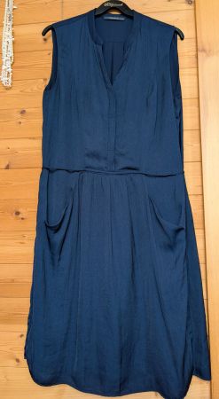 Schönes Kleid von Esprit marineblau Grösse 36