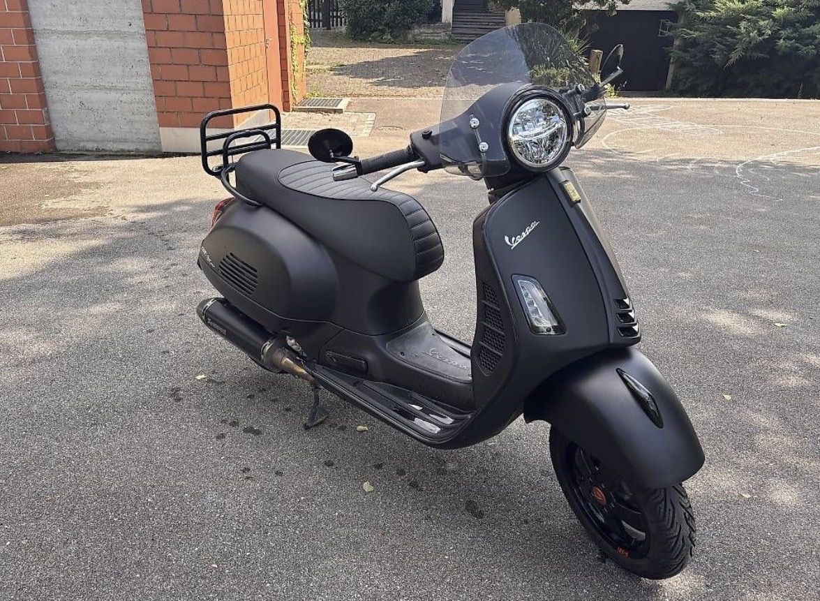 Vespa Scooters: Piaggio Vespa GTS 300 HPE – Gebraucht aus Salmsach von Pixify.ch