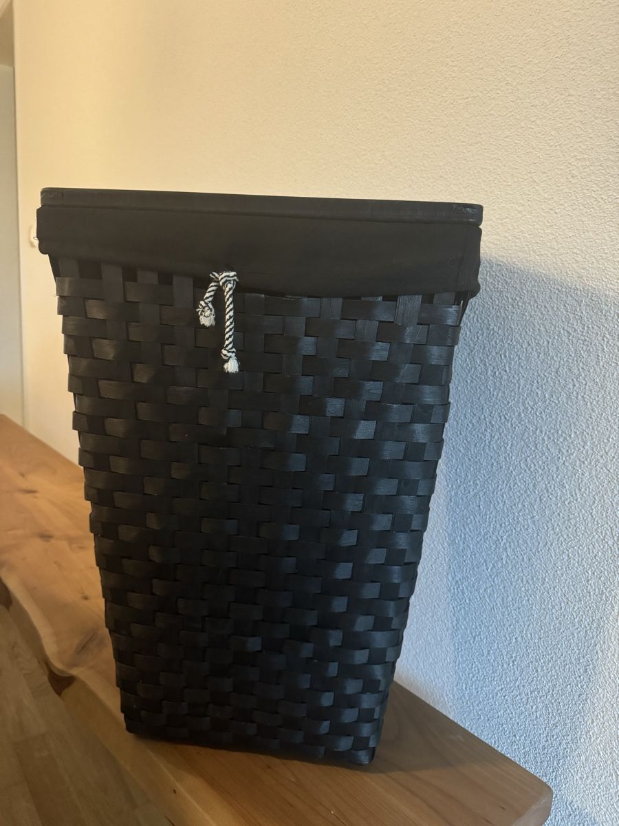IKEA Wäschekorb KNARRA , schwarz mit Deckel (Neu (gemäss Beschreibung)) in Luzern für CHF 1 – nur Abholung auf Ricardo kaufen