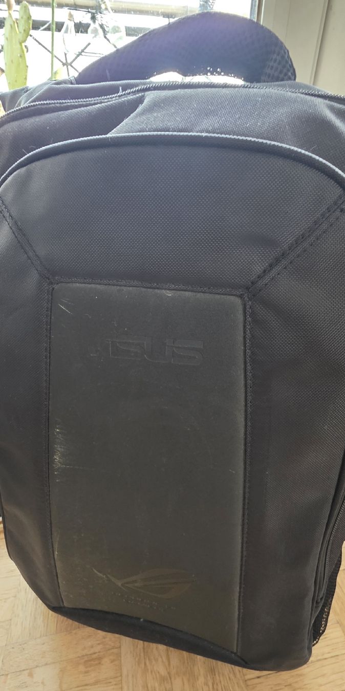 Zaini: Sac à dos ASUS pour PC portable/gaming – Usato da Yverdon-les-Bains venduto da van_dq65 2