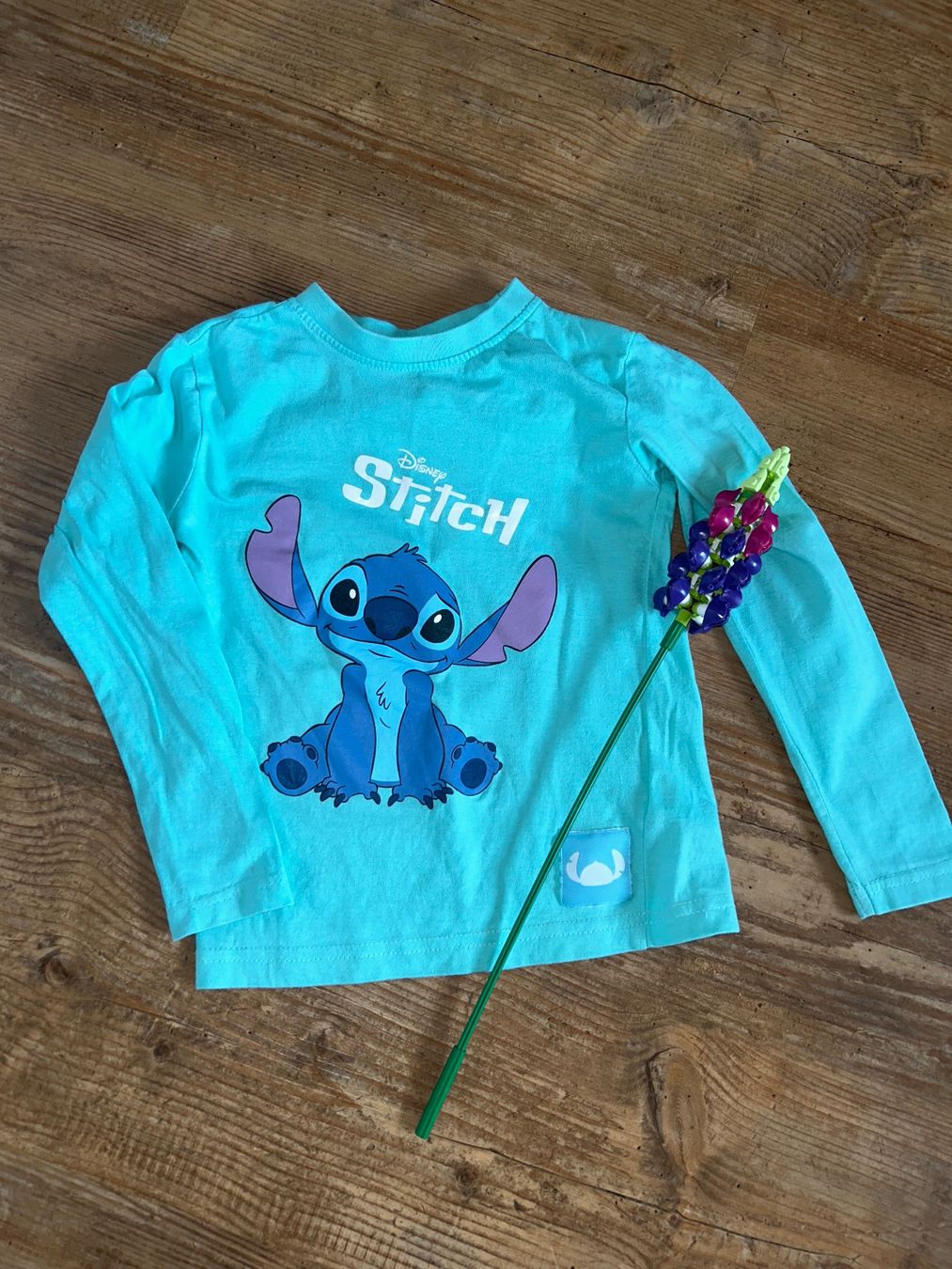 Disney Camicie, T-shirt & Polo: Langarmshirt Stitch 98/104 - neuwertig – Nuovo (secondo la descrizione) da Safenwil venduto da 2hand_aber_wertvoll