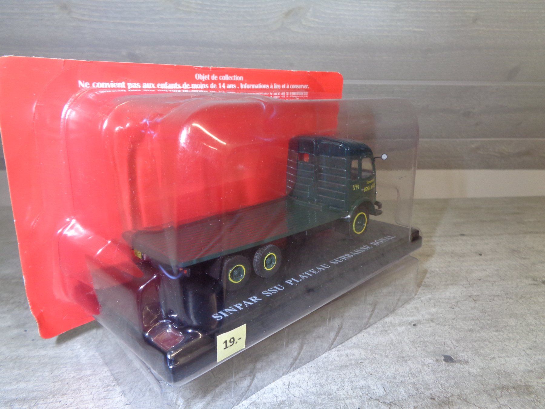 Kit di modellismo & Modellini statici: Hachette 1:43 Camion Sinpar SSU Plateau – Nuovo e nell'imballaggio originale da Reconvilier venduto da rallycar 3