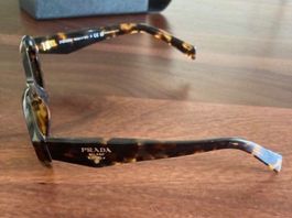 Lunettes de soleil Prada