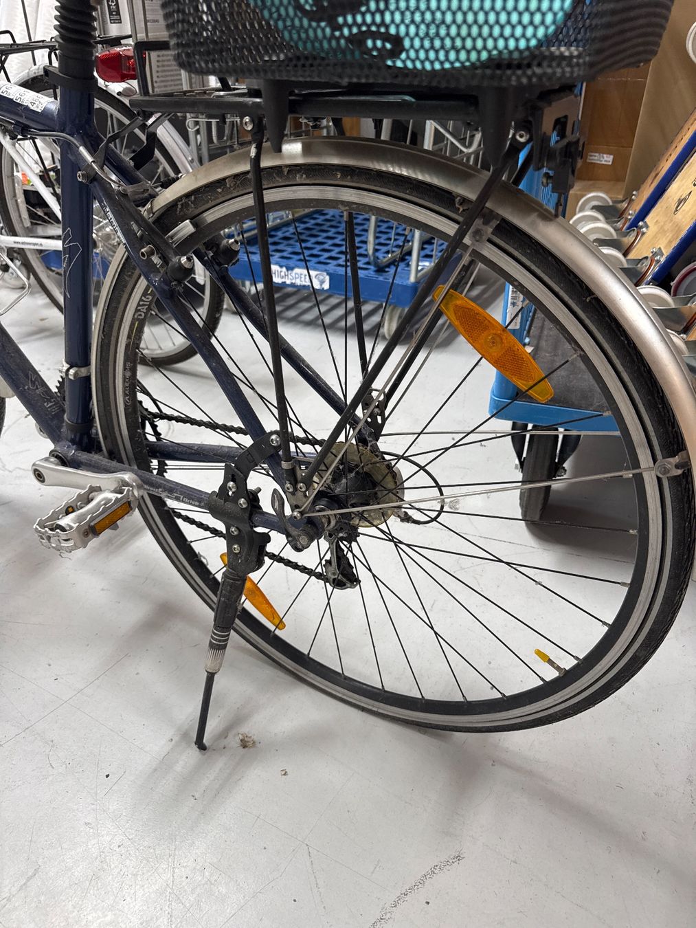 Velos: Citybike mit grossem Korb – Gebraucht aus Dietlikon von HighspeedUmzug 5