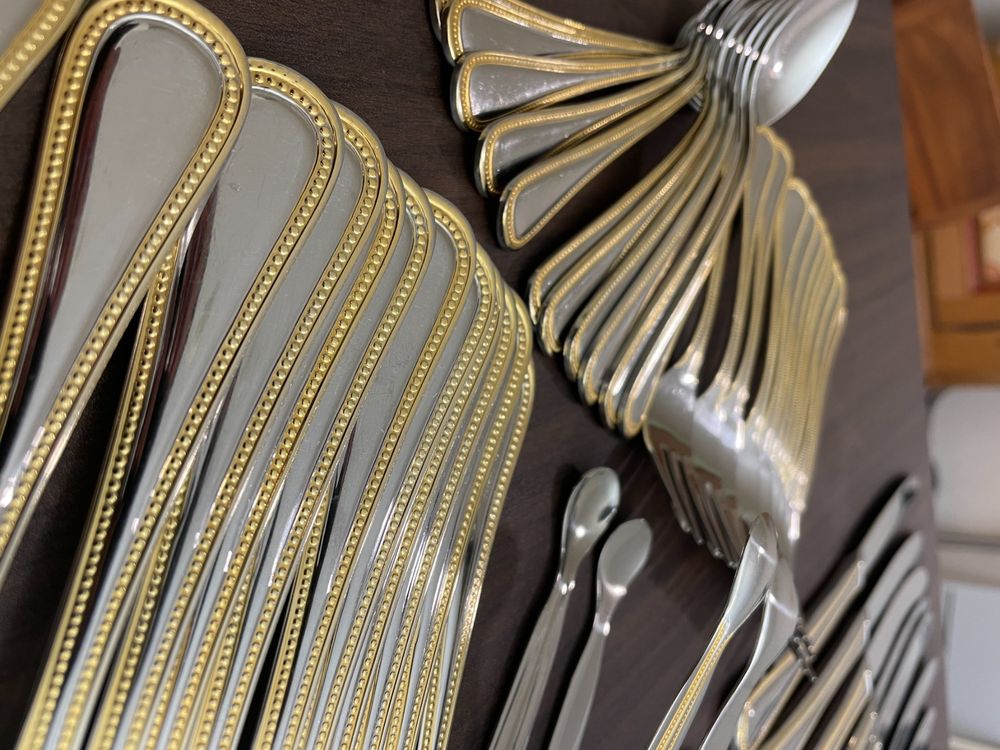 LACOR Tischtuchklammer Set Aus Edelstahl – 4 Rostfreie Klammern Zum Fixieren Von Tischdecken – Silber, Für Innen & Außen, Praktisch & Robust