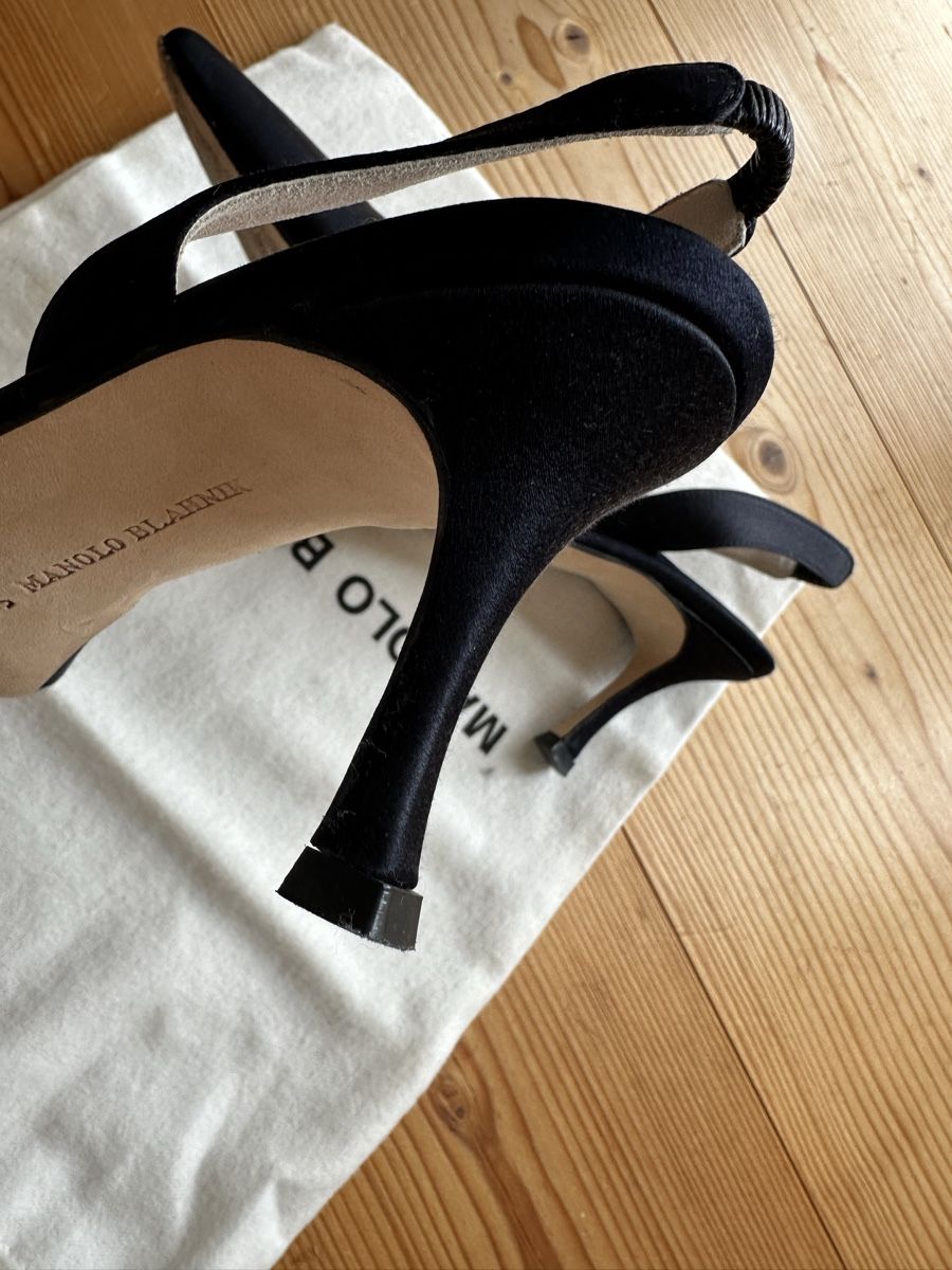 Scarpe da donna: MANOLO BLAHNIK Pumps Seide schwarz 35 – Usato da Gersau venduto da Sidharta7 1