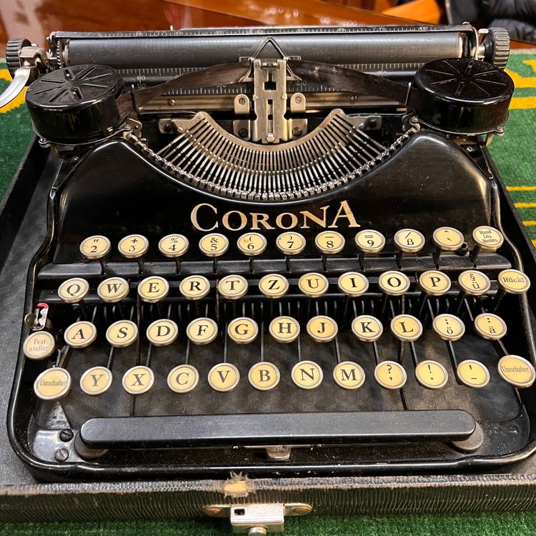 Macchina da scrivere vintage Corona