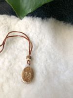 Collier en cuir & pendentif bois flotté Capricorne Steinbock