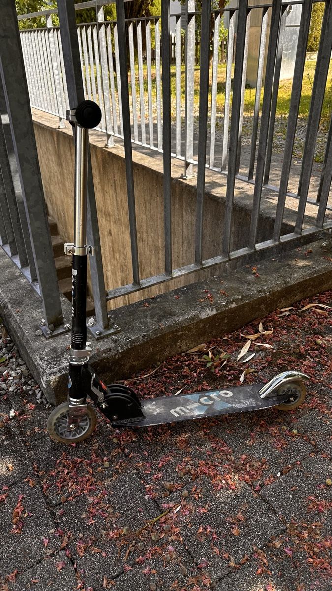 Micro Kickboard: Tretroller Micro Schwarz gebraucht – D'occasion à Rupperswil par JetmonX 1