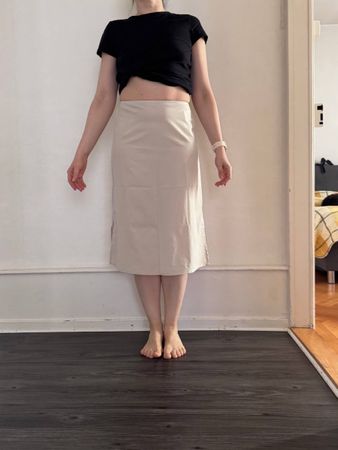 Uniqlo beige midi skirt, XS, elegant, new condition!
