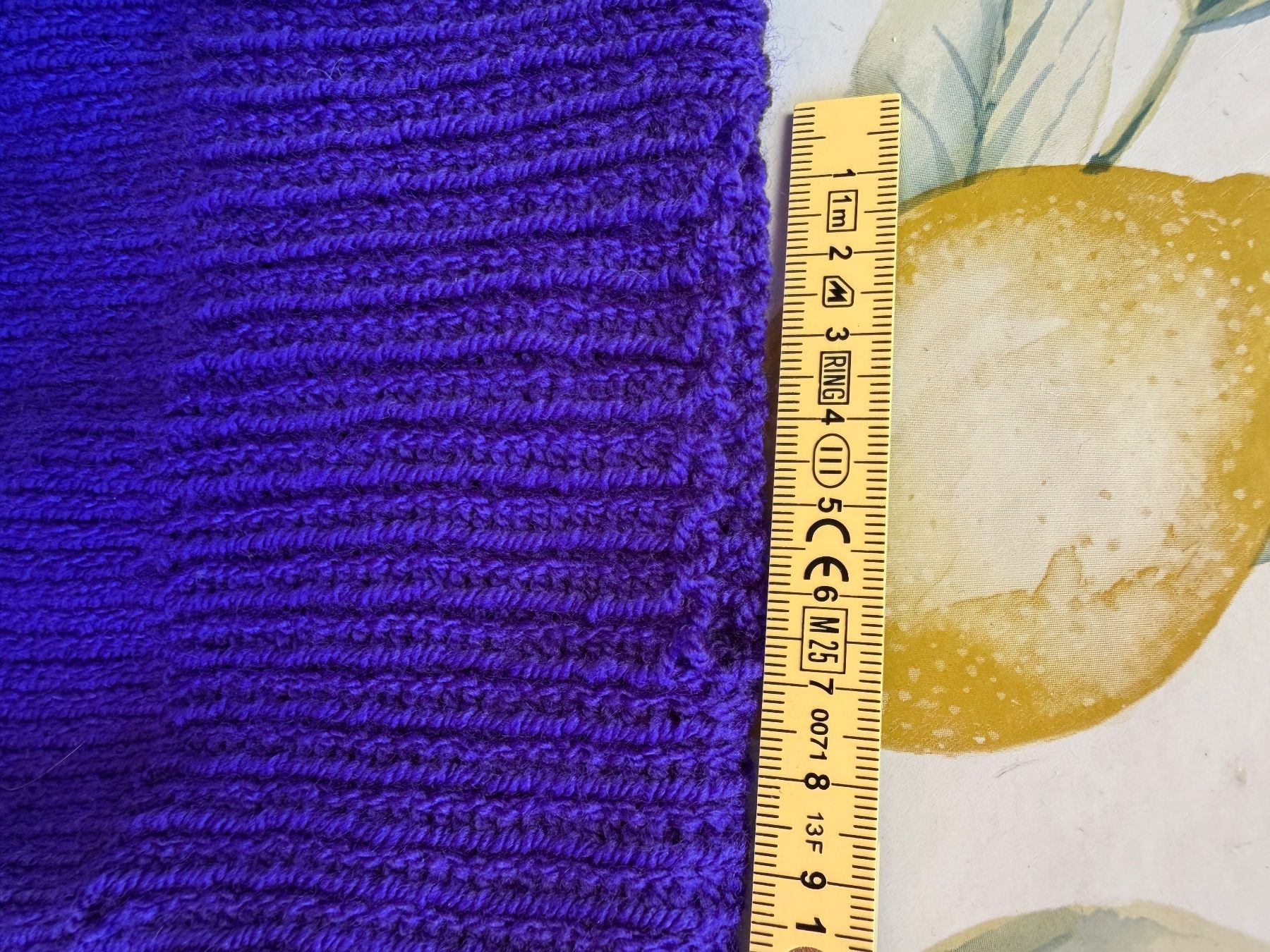 Poupées: Blauvioletter elastischer Strick Pullover, 17cm (40cm Puppe) – Neuf (Voir description) à Egg b. Zürich par Mogli93 6