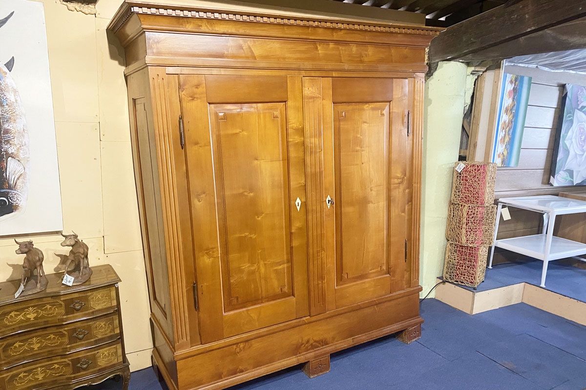 Armadi: Riesiger alter Holzschrank – Usato da Ballwil venduto da ClassicGallery 3