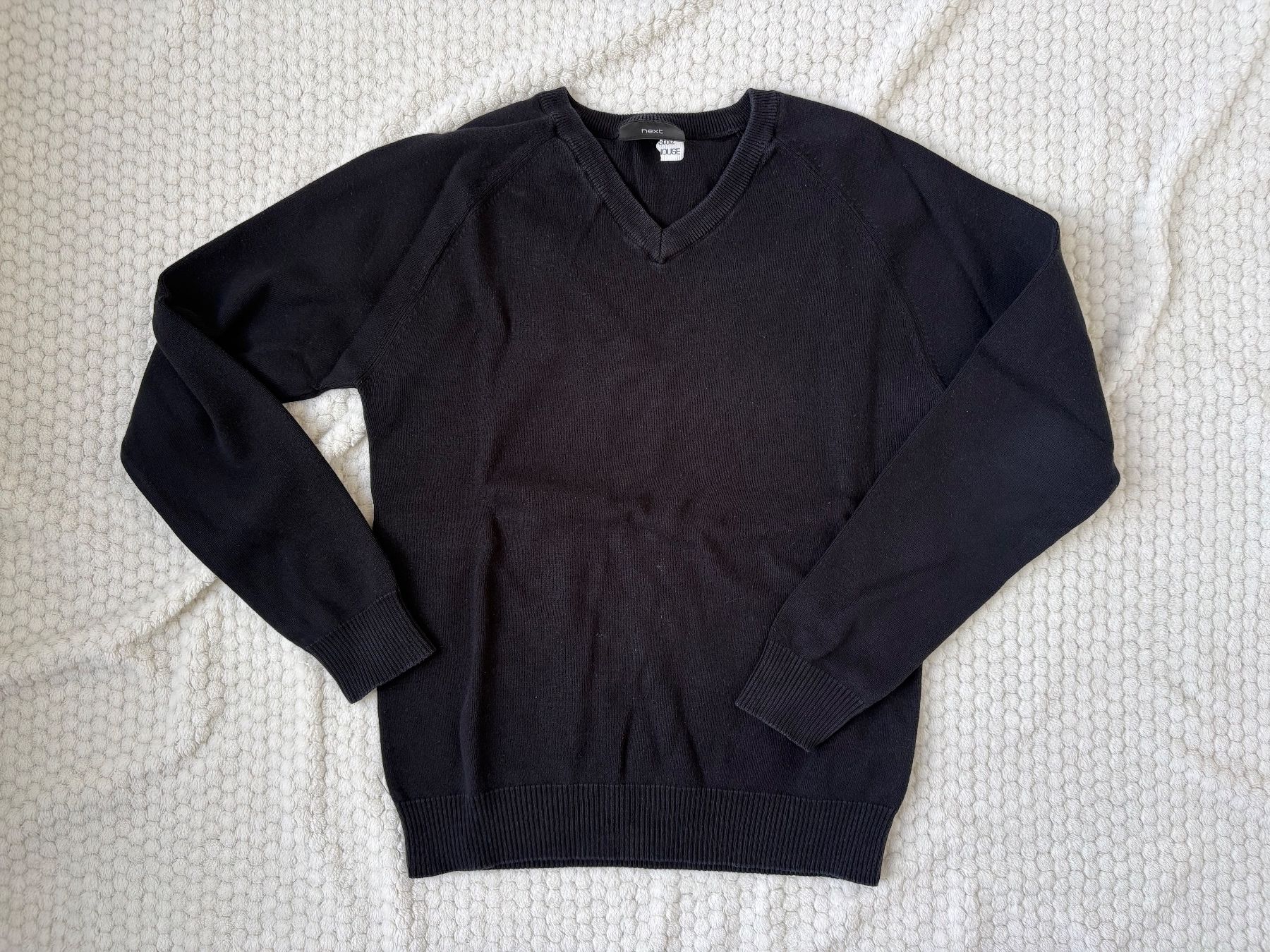 Next Pullover & Sweatshirts: pull noir Next à col en V – Gebraucht aus Sorens von ma.stlz