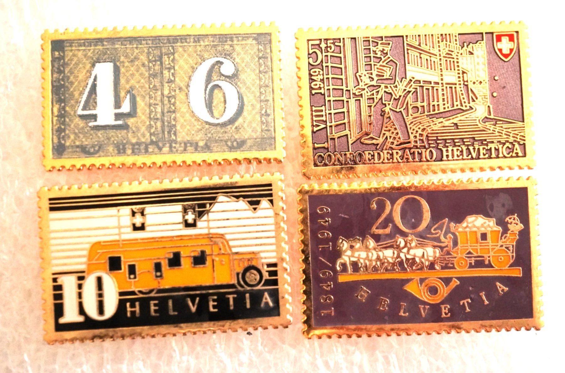 Placchette & Badge: 4 Pin Briefmarken 4 cm – Usato da Worb venduto da worb01