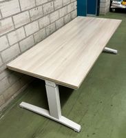 Schreibtisch