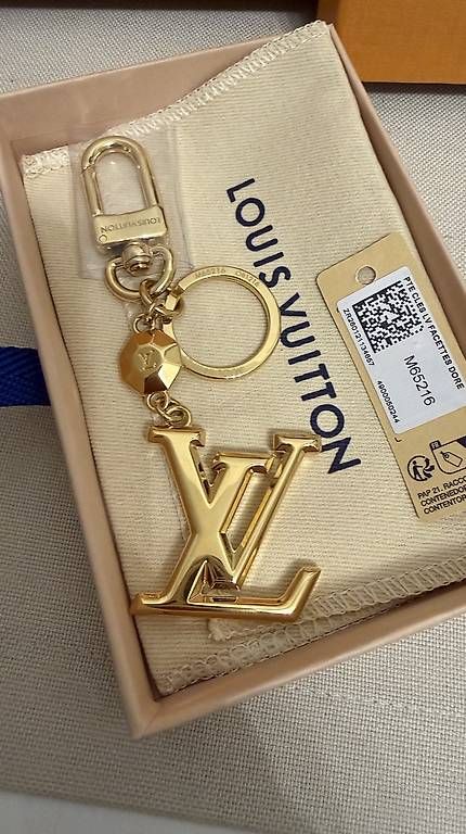 Louis Vuitton Portachiavi: LV Facettes Schlüsselanhänger – Nuovo e nell'imballaggio originale da Basel venduto da SibylleP 1