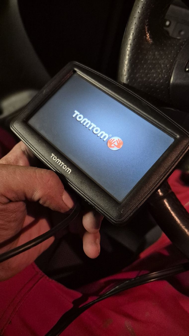 Tomtom Navigatori: GPS tomtom navigateur 2008-2011 fonctionnel – Usato da Neyruz FR venduto da roca1526