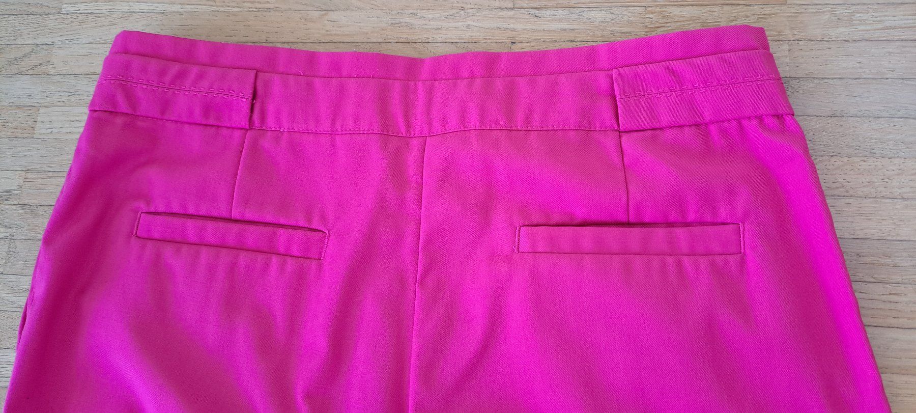 Pantaloni: Elégant pantalon rose – Nuovo (secondo la descrizione) da Le Mont-sur-Lausanne venduto da olatiu 3