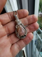 Silberdrahtgewickelter Rodochrosite Anhänger mit Silber Kett